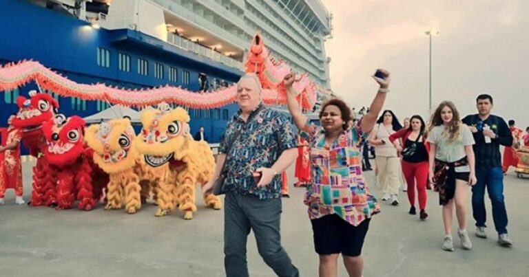 160.000 du khách đến “xông đất” Quảng Ninh ngày đầu năm mới 2026