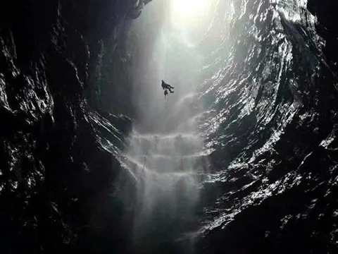 Quảng Trị: Phát hiện hang động có thác nước sâu khoảng 350m tại Phong Nha – Kẻ Bàng