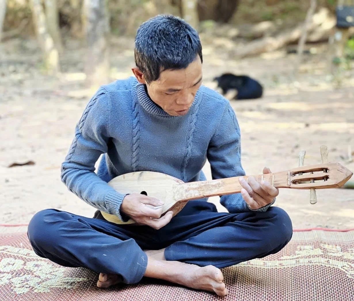 Quảng Trị: Nét văn hóa đặc sắc của người Vân kiều qua tiếng đàn Ta lư