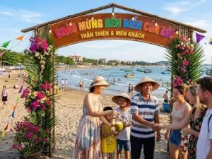 Nghệ An: Cửa Lò cấm buôn bán hàng rong, trải bạt ăn uống tại quảng trường và lâm viên
