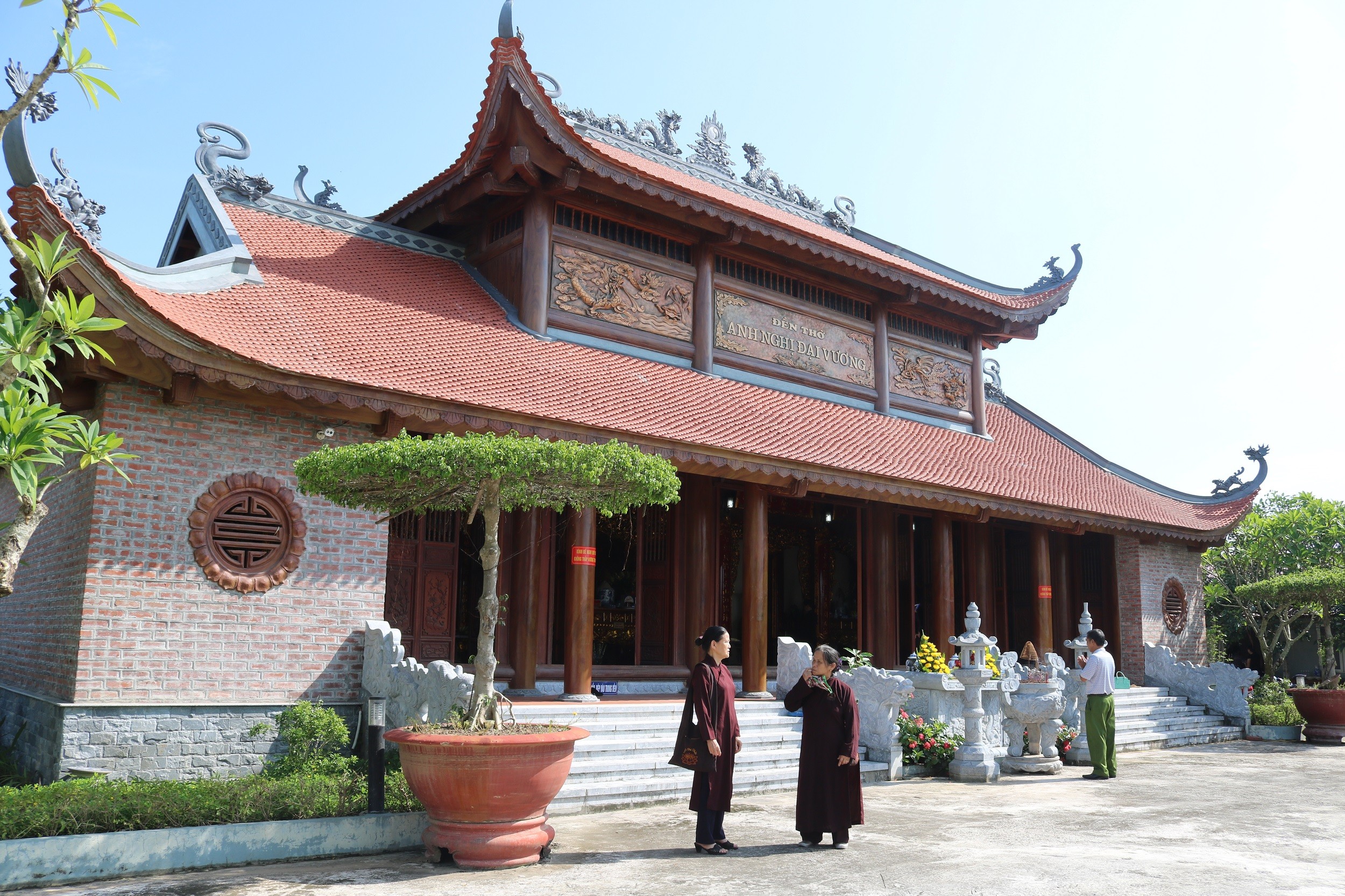 den-tho-anh-nghi-dai-vuong-tien-si-vu-phi-ho-la-1-trong-5-cong-trinh-duoc-xep-hang-di-tich-van-hoa-lich-su-cua-huyen-hoanh-bo-1777699707 den-tho-anh-nghi-dai-vuong-tien-si-vu-phi-ho-la-1-trong-5-cong-trinh-duoc-xep-hang-di-tich-van-hoa-lich-su-cua-huyen-hoanh-bo-1777699707.jpg