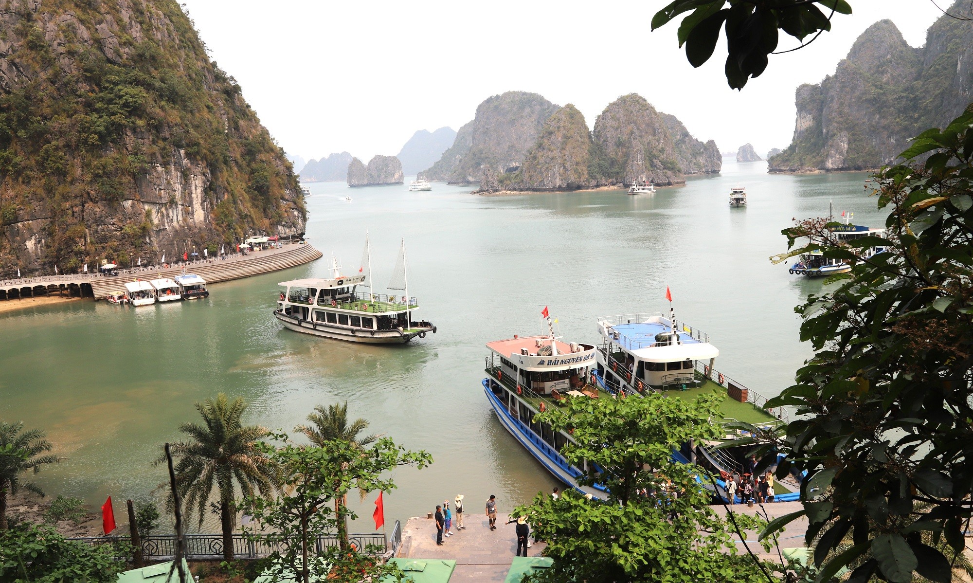 mot-goc-vinh-ha-long-1779898933.jpg