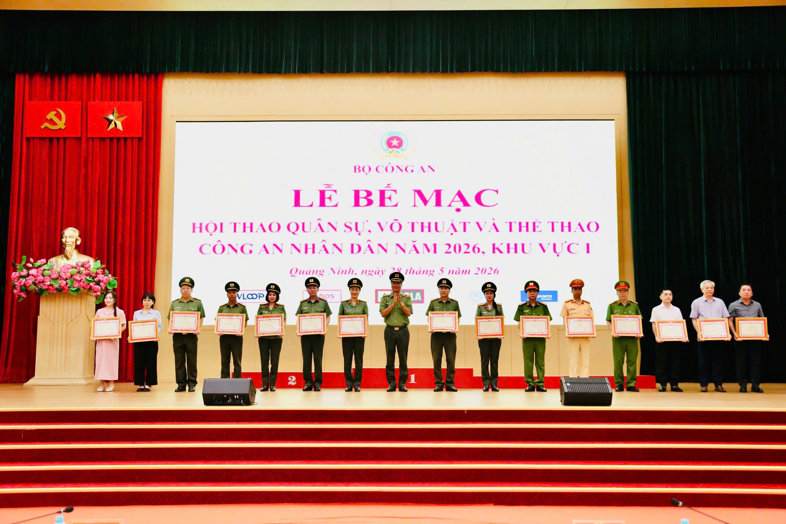 tap-the-ca-nhan-bang-khen-1779981798.jpg