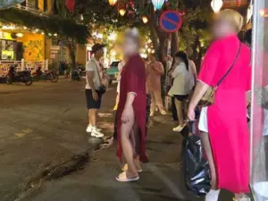Khi du khách “mặc sai” áo dài: Bài học về ứng xử văn hóa tại điểm đến