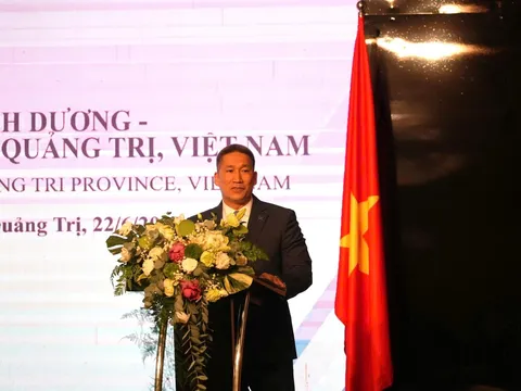 Quyền Bộ trưởng Hải quân Hoa kỳ Hùng Cao đến Quảng Trị