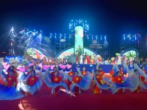 Choáng ngợp trước đại tiệc Carnival “Sắc màu biển đảo Quảng Ngãi”