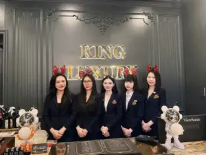 Du khách quốc tế ấn tượng với dịch vụ Barbershop kết hợp thư giãn và gội đầu dưỡng sinh