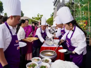 300 tô bún bò cùng lúc xác lập Kỷ lục Việt Nam, Huế khẳng định vị thế Kinh đô Ẩm thực