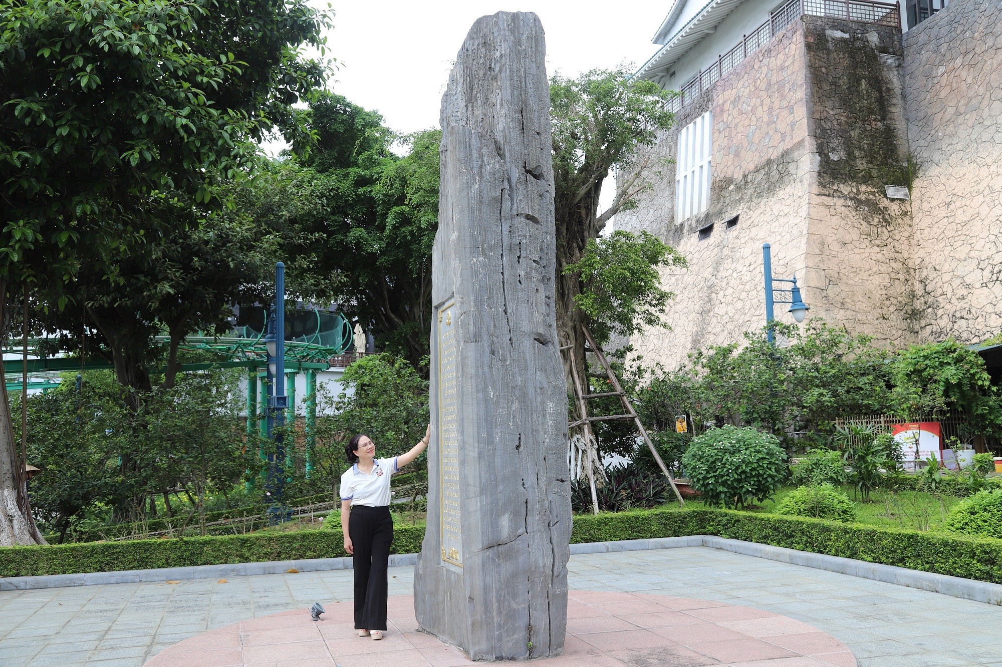 tang-da-khac-bia-2-1784385242 tang-da-khac-bia-2-1784385242.jpg
