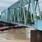 Quảng Trị: Khẩn trương khắc phục sự cố 3 sà-lan trôi dạt, đâm vào cầu đường sắt Mỹ Chánh