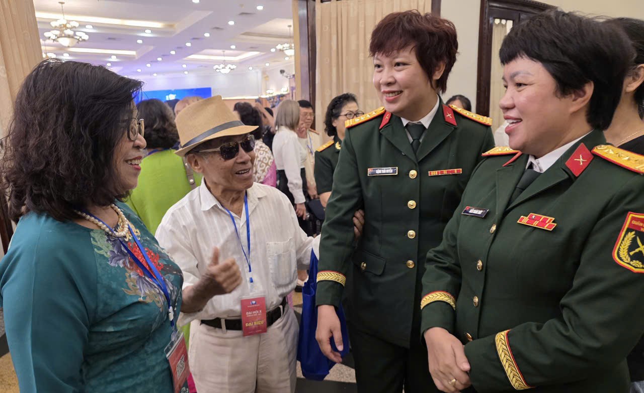 cac-nghe-si-trao-doi-1787495276 cac-nghe-si-trao-doi-1787495276.jpg