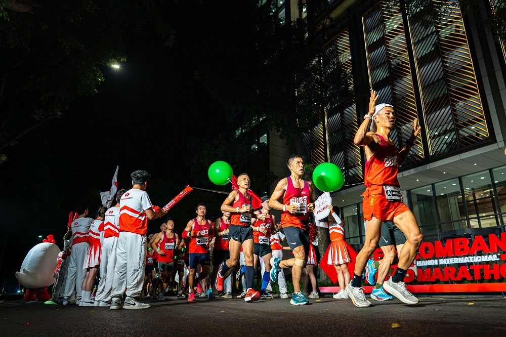 hinh-anh-doan-tau-sub3-doi-hinh-chinh-phuc-cu-ly-marathon-duoi-3-tieng-1789403493.jpg