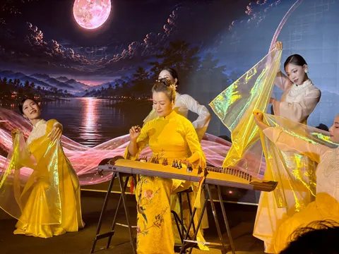Bản giao hưởng Lụa Việt: Từ di sản nghệ thuật chế tác đến kết nối toàn cầu