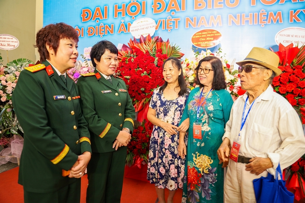 trao-doi-voi-cac-nghe-si-2-1787495182 trao-doi-voi-cac-nghe-si-2-1787495182.png