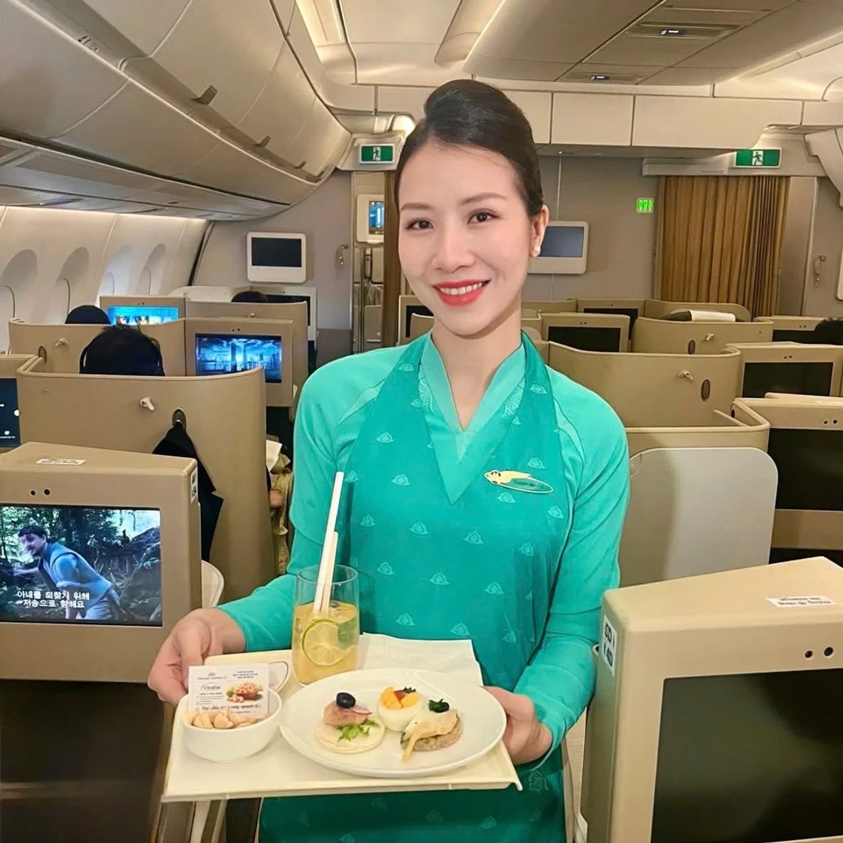 vietnam-airlines-hat-dieu-vinahe-khoang-thuong-gia-1789130787 vietnam-airlines-hat-dieu-vinahe-khoang-thuong-gia-1789130787.webp